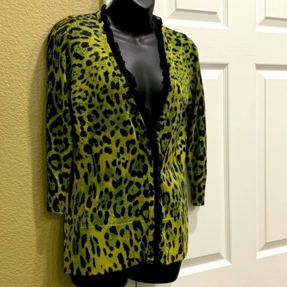 WR women top sweater cardigan button down black trim. leopard print size M - Picture 2 of 9